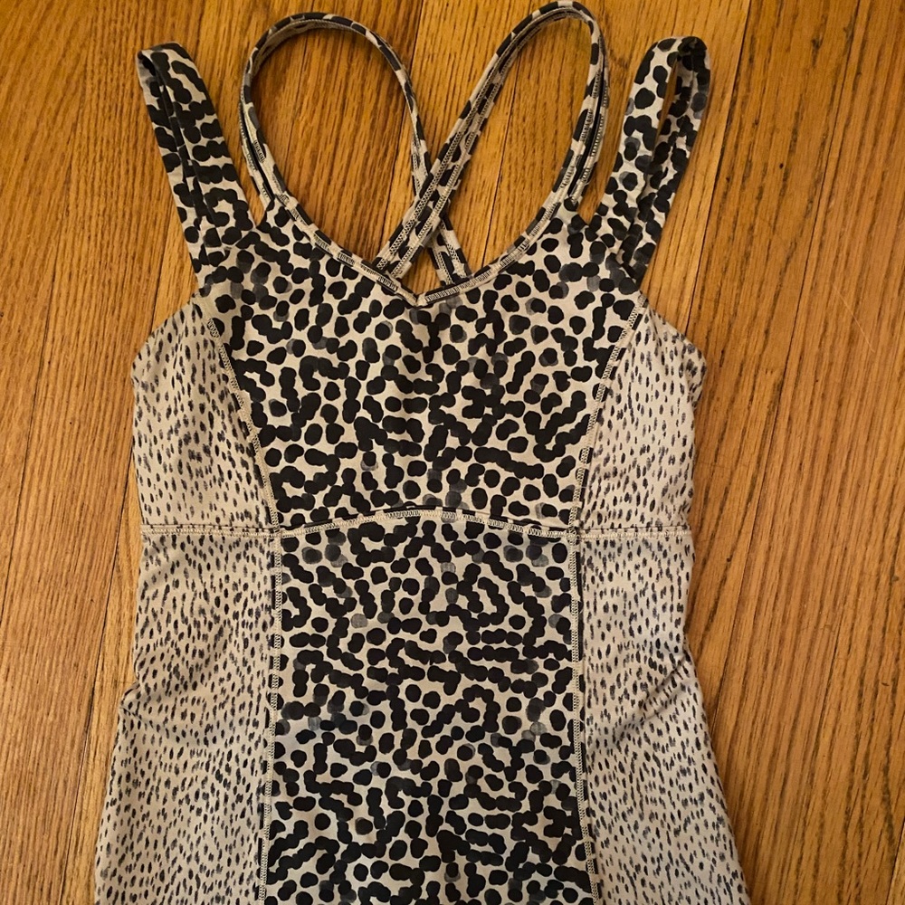 Lululemon top size 4